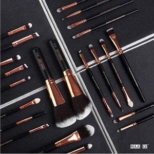 Gweety | MAANGE™ Makeup Brushes